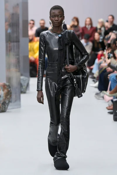 Look 24